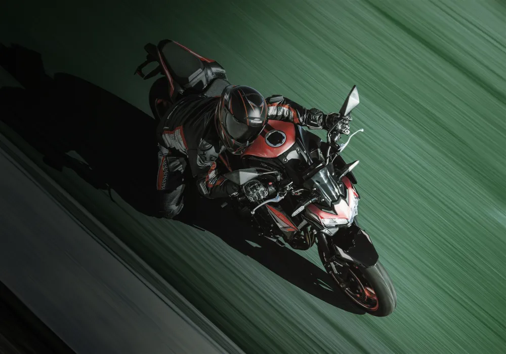 24MY_Z900_RD1_ACT__9_
