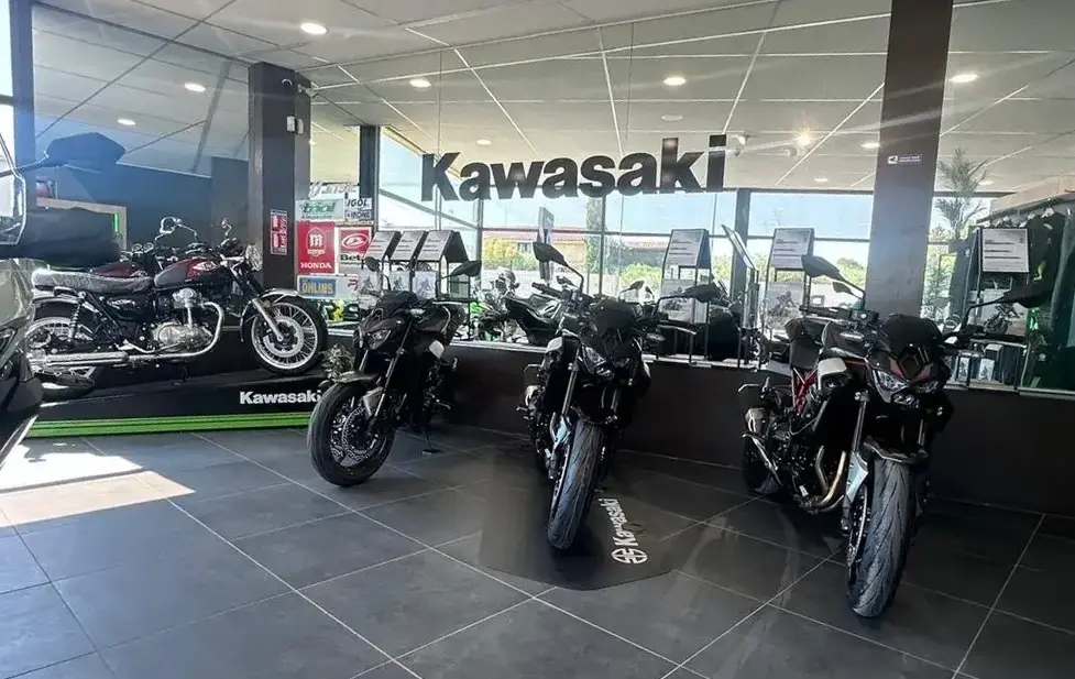 corner-kawasaki-shop-carpentras-custom