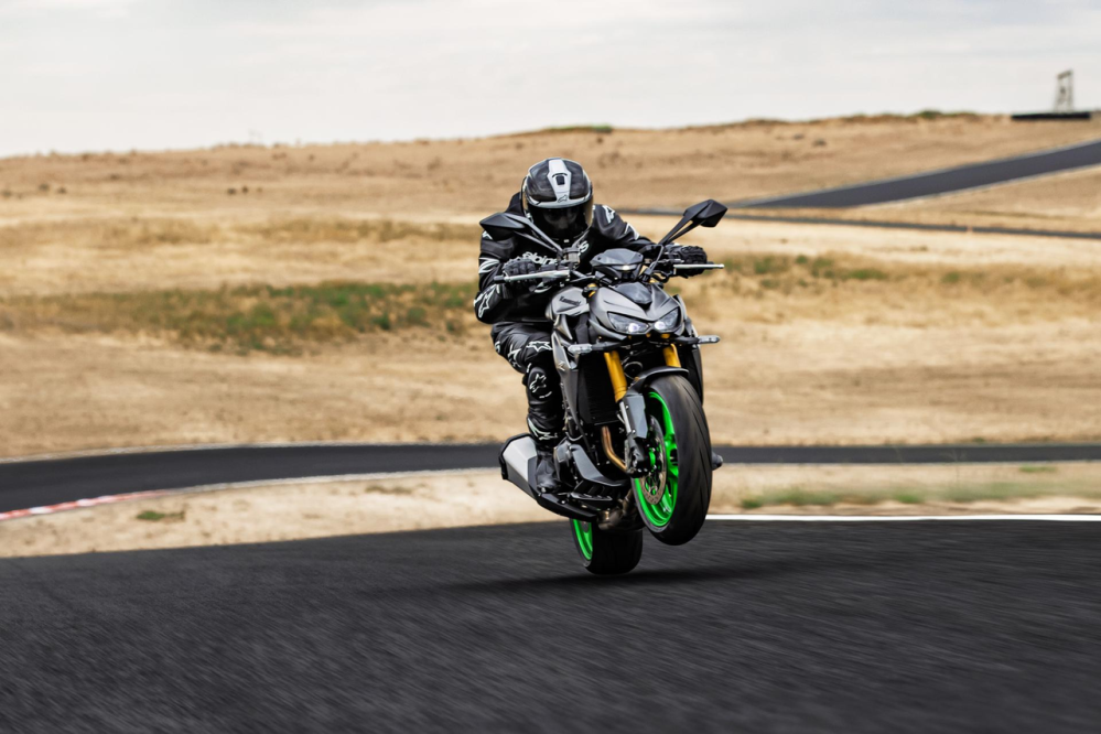 Kawasaki roadsters 2026 (2)