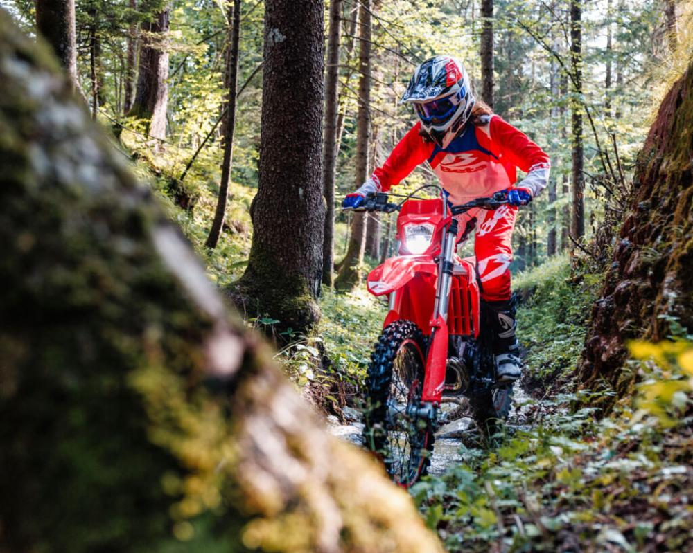Betamotor-gamma-Enduro-XTRAINER-overview-editorial-slider-1080x864-01-1024x819